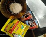 Foto langkah ke 1 dari resep Dalgona coffee.