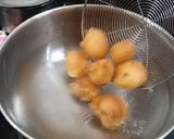 A picture of step 5 of Dahi Vada.