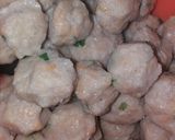 Foto langkah ke 5 dari resep Pentol bakso ikan terak dan sayur.