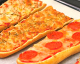 Foto del paso 3 de la receta: Pizza al pan  muy fácil!!!