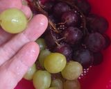 Foto del paso 2 de la receta: Uvas heladas picantitas 🍇Snack saludable, rápido, fresco y lleno de sabor dulce, salado y picante 🌶️🙌🏼