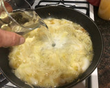 Foto del paso 3 de la receta: Salmón en salsa de cava con alcachofa y champiñones