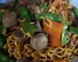 Foto langkah ke 3 dari resep Mie goreng bakso.