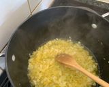 A picture of step 1 of Creamy seafood pasta.
