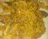 A picture of step 3 of Crispy onion pakoray.