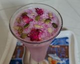 A picture of step 2 of બનાના રોજ પ્રીમિક્સ મિલ્ક શેઇક.