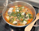 Foto del paso 9 de la receta: Cazuela de merluza con verduras