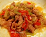 Foto langkah ke 3 dari resep Ayam tumis batang seledri.
