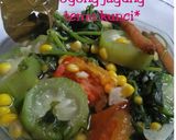 Foto langkah ke 4 dari resep *bening bayam oyong jagung temu kunci*.