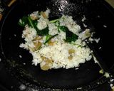 Foto langkah ke 5 dari resep Nasi Goreng Sayur Praktis.
