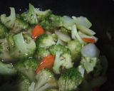 Foto langkah ke 3 dari resep Cah brokoli.