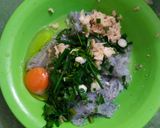 Foto langkah ke 4 dari resep Dadar Ikan Teri Basah.