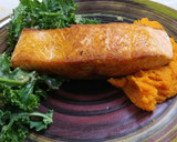 Foto del paso 4 de la receta: Salmón a la parrilla con ensalada kale y aderezo de miel de agave