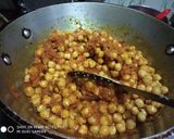 A picture of step 4 of Chawal with white chana.