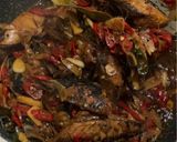 Foto langkah ke 4 dari resep Ikan Tongkol Kecap Pedas.
