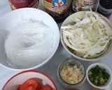 รูปขั้นตอนการทำที่ 1 ของ "วุ้นเส้นผัดกะหล่ำปลี" Stir Fried Glass Noodles with Cabbage