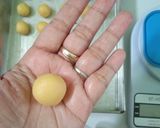 Foto langkah ke 2 dari resep Kue kering bola coklat.