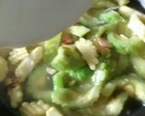 Foto langkah ke 7 dari resep Tumis pare dan putren.