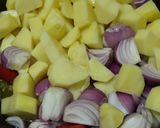 صورة لخطوة 2 من وصفة صينية بطاطس 🥔بالكفتة والطحينة