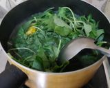 Foto langkah ke 3 dari resep Bening Bayam Wortel.