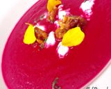 Foto del passaggio 4 della ricetta Zuppa di rapa rossa e formaggio di capra con noci caramellate