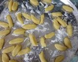 Foto langkah ke 4 dari resep Kue Kering Biji Ketapang.