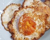 รูปขั้นตอนการทำที่ 1 ของ ยำไข่ดาวไข่เค็ม