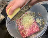 Foto del paso 2 de la receta: Chiftele (albóndigas) de carne y patata muy fácil