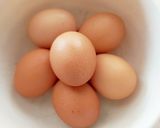 Foto langkah ke 1 dari resep 🥚Telur Ceplok Bumbu Merah🥚.