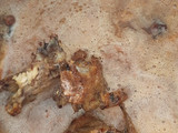 Pollo frito en salsa roja