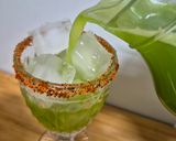 Foto del paso 5 de la receta: Zumo refrescante de pepino, hierbabuena, lima y Tajín