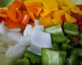 Hình bước làm 2 của món Sườn xào ớt chuông