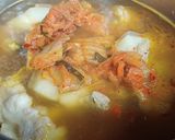Hình bước làm 2 của món Đuôi heo hầm kim chi hành tây