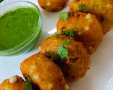 A picture of step 8 of Sabudana Vada.