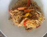 Foto del paso 4 de la receta: Wok de cerdo con pasta de arroz y vegetales (libre de gluten)