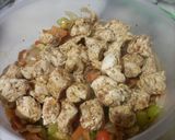 Foto del paso 2 de la receta: Tarta de pollo con verduras 🥕🫑🧅🧄