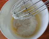 Foto del paso 4 de la receta: "Bizcochuelo" de coco y dulce de leche sin harina