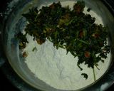 A picture of step 6 of Tomato methi leaves paratha.