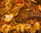 Gombapaprikás Gazdagon, Pennével recept fázis 2 fotója