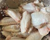 Hình bước làm 1 của món Cánh Gà Tikka Nướng
