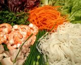 Hình bước làm 1 của món Bánh tráng cuốn tôm thịt