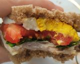 Foto del paso 1 de la receta Sándwich de centeno con pavo, queso, rúcula, tomate y huevo