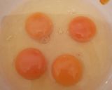 A picture of step 4 of Grated bread eggs pizza.