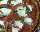 Une image de l'étape 5 de 🌿Tarte tomate basilic et pesto aux fanes de carottes.