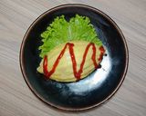 Hình bước làm 4 của món Omurice - cơm chiên bọc trứng kiểu nhật