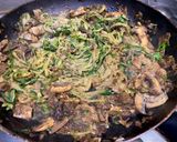 A picture of step 3 of Kuchisabishii wild 'shroom courgetti.