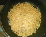 Foto langkah ke 5 dari resep Martabak mie simpel.