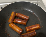Foto langkah ke 4 dari resep Sosis bakar teflon.