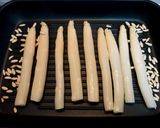 Foto del paso 3 de la receta: Espárragos con piñones