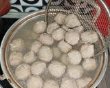 Foto langkah ke 1 dari resep Bakso sapi simple dan kenyal.